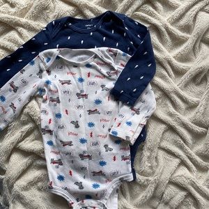 ☀️ 5/$10 12M Two long sleeve onesies